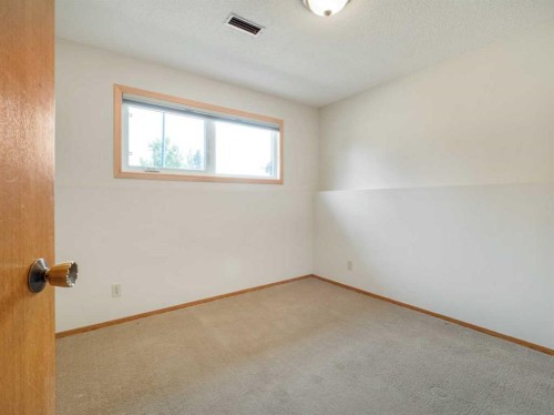 1114 Great Lakes Road South, Lethbridge, AB - Indoor Photo Showing Other Room