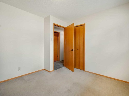1114 Great Lakes Road South, Lethbridge, AB - Indoor Photo Showing Other Room