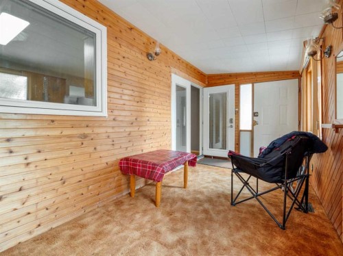 1114 Great Lakes Road South, Lethbridge, AB - Indoor Photo Showing Other Room