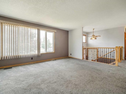 1114 Great Lakes Road South, Lethbridge, AB - Indoor Photo Showing Other Room