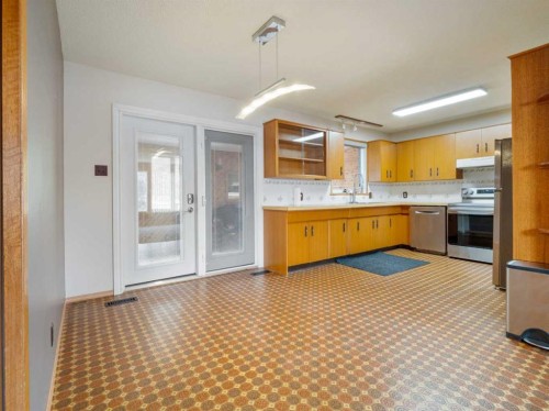 1114 Great Lakes Road South, Lethbridge, AB - Indoor Photo Showing Kitchen With Double Sink