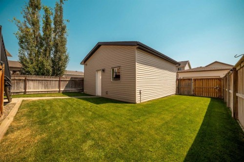 114 Lasalle Terrace West, Lethbridge, AB - Outdoor