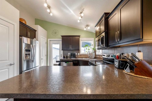 114 Lasalle Terrace West, Lethbridge, AB - Indoor Photo Showing Kitchen