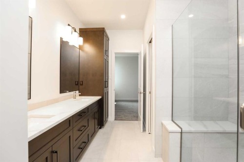 562 Malahat Green West, Lethbridge, AB - Indoor Photo Showing Bathroom