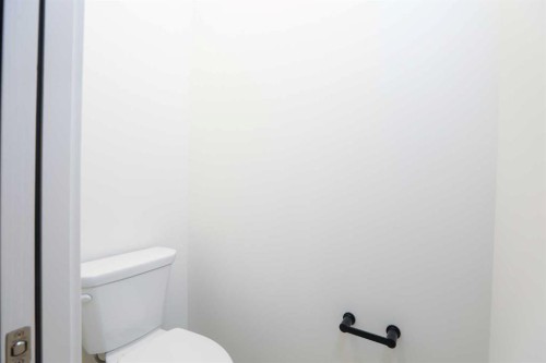 562 Malahat Green West, Lethbridge, AB - Indoor Photo Showing Bathroom
