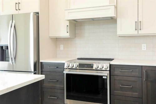 562 Malahat Green West, Lethbridge, AB - Indoor Photo Showing Kitchen With Stainless Steel Kitchen With Upgraded Kitchen