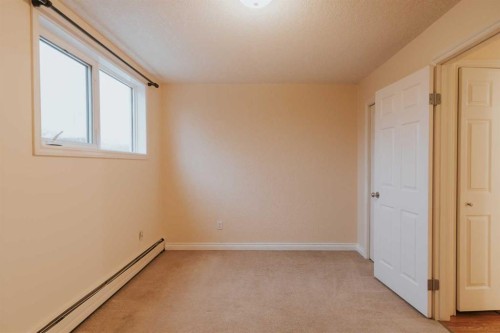 2-218 Mayor Magrath Drive North, Lethbridge, AB - Indoor Photo Showing Other Room