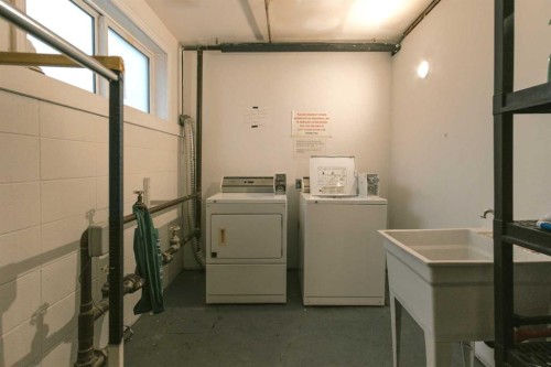 2-222 Mayor Magrath Drive North, Lethbridge, AB - Indoor Photo Showing Laundry Room