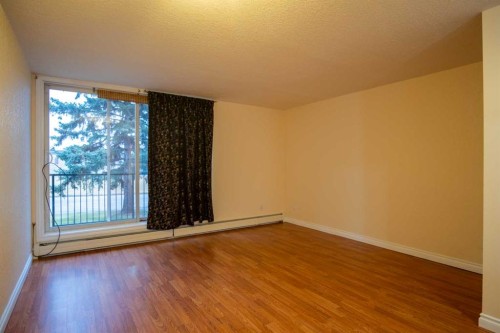 2-222 Mayor Magrath Drive North, Lethbridge, AB - Indoor Photo Showing Other Room
