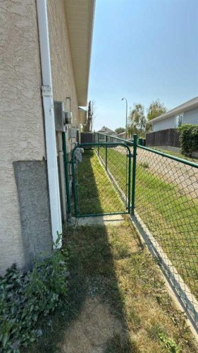 47 Chilcotin Crescent West, Lethbridge, AB - Outdoor