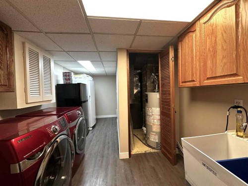 1806 13 Avenue South, Lethbridge, AB - Indoor Photo Showing Laundry Room
