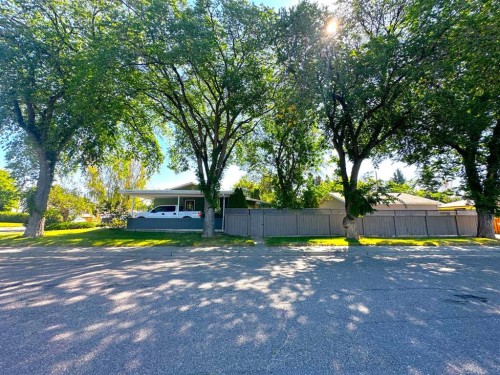 1806 13 Avenue South, Lethbridge, AB - Outdoor