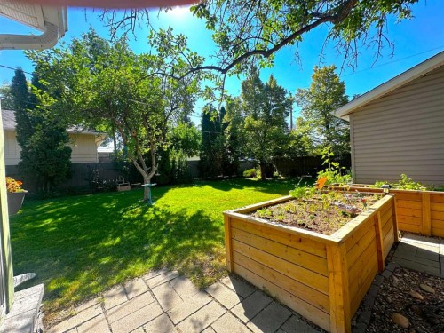 1806 13 Avenue South, Lethbridge, AB - Outdoor