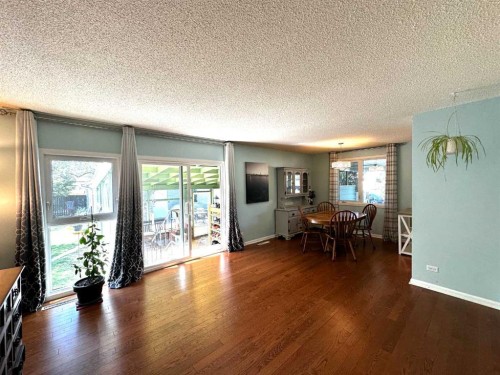 1806 13 Avenue South, Lethbridge, AB - Indoor Photo Showing Living Room