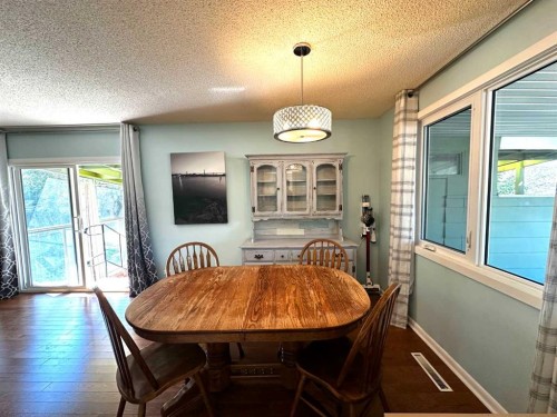 1806 13 Avenue South, Lethbridge, AB - Indoor Photo Showing Dining Room