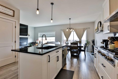 962 Miners Boulevard West, Lethbridge, AB - Indoor Photo Showing Kitchen With Double Sink With Upgraded Kitchen