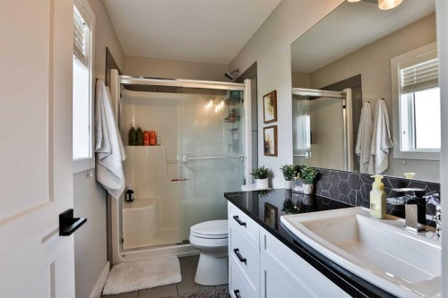 962 Miners Boulevard West, Lethbridge, AB - Indoor Photo Showing Bathroom