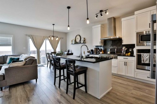 962 Miners Boulevard West, Lethbridge, AB - Indoor Photo Showing Kitchen With Upgraded Kitchen