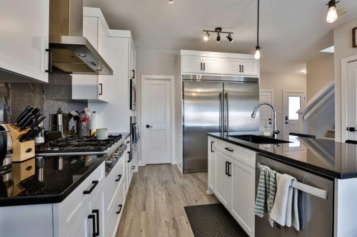 962 Miners Boulevard West, Lethbridge, AB - Indoor Photo Showing Kitchen With Stainless Steel Kitchen With Upgraded Kitchen