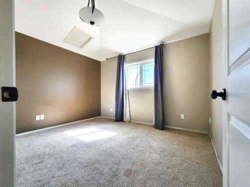 731 Silkstone Close West, Lethbridge, AB - Indoor Photo Showing Other Room