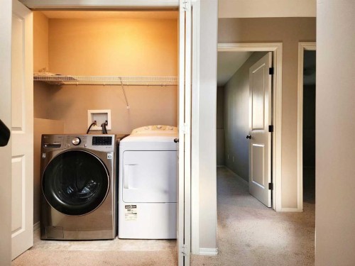 731 Silkstone Close West, Lethbridge, AB - Indoor Photo Showing Laundry Room