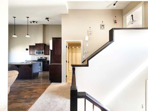 731 Silkstone Close West, Lethbridge, AB - Indoor Photo Showing Kitchen