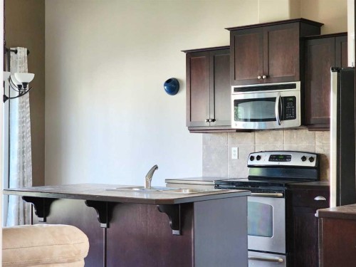 731 Silkstone Close West, Lethbridge, AB - Indoor Photo Showing Kitchen
