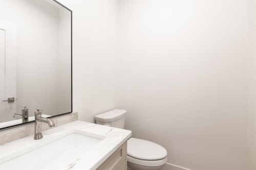 558 Malahat Green West, Lethbridge, AB - Indoor Photo Showing Bathroom