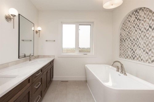 558 Malahat Green West, Lethbridge, AB - Indoor Photo Showing Bathroom