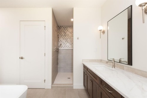 558 Malahat Green West, Lethbridge, AB - Indoor Photo Showing Bathroom
