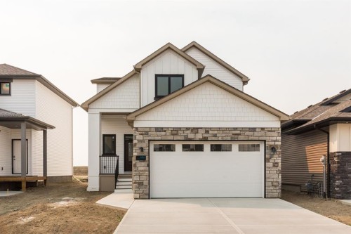 558 Malahat Green West, Lethbridge, AB - Outdoor