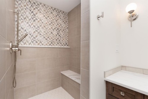 558 Malahat Green West, Lethbridge, AB - Indoor Photo Showing Bathroom