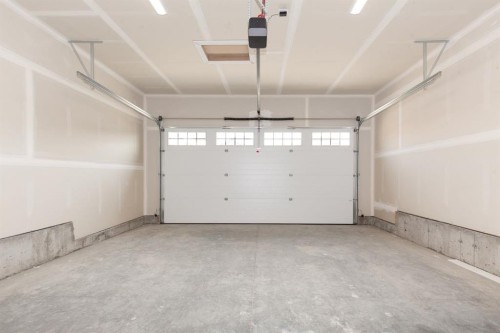 558 Malahat Green West, Lethbridge, AB - Indoor Photo Showing Garage