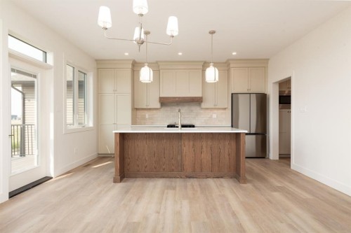 558 Malahat Green West, Lethbridge, AB - Indoor Photo Showing Kitchen