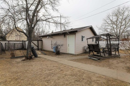 210 Macewan Street, Granum, AB - Outdoor
