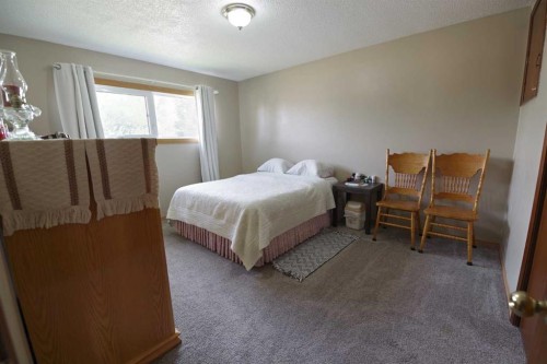 4627 50 Avenue, Taber, AB - Indoor Photo Showing Bedroom