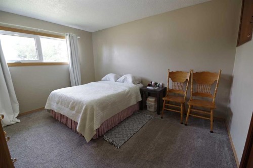 4627 50 Avenue, Taber, AB - Indoor Photo Showing Bedroom