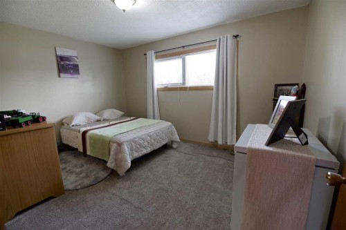 4627 50 Avenue, Taber, AB - Indoor Photo Showing Bedroom