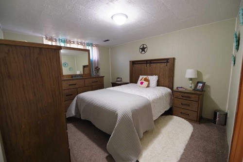 4627 50 Avenue, Taber, AB - Indoor Photo Showing Bedroom
