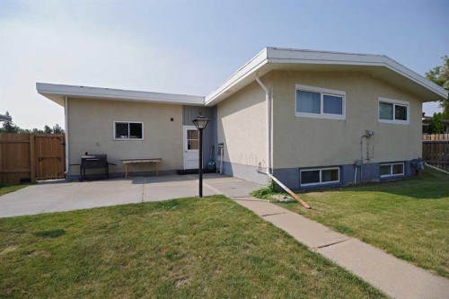4627 50 Avenue, Taber, AB - Outdoor