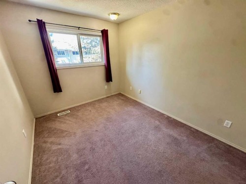36-55 Lemoyne Crescent West, Lethbridge, AB - Indoor Photo Showing Other Room