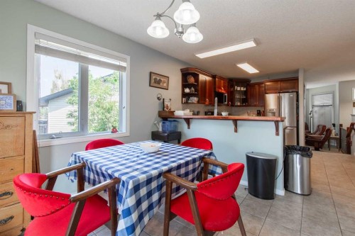 607 52 Avenue Close, Coalhurst, AB - Indoor Photo Showing Other Room