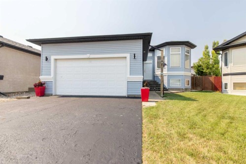 607 52 Avenue Close, Coalhurst, AB - Outdoor