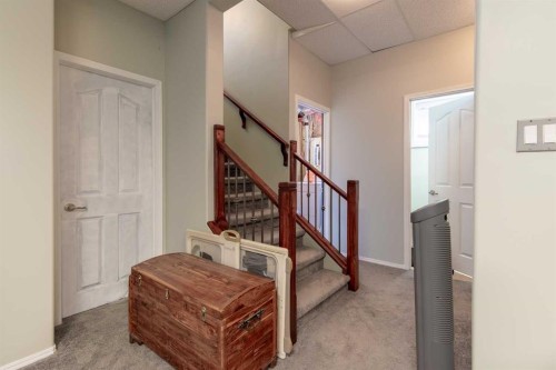 607 52 Avenue Close, Coalhurst, AB - Indoor Photo Showing Other Room