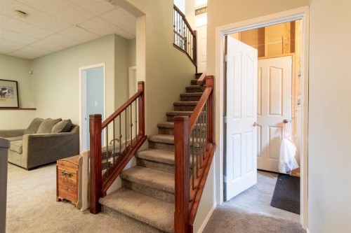 607 52 Avenue Close, Coalhurst, AB - Indoor Photo Showing Other Room