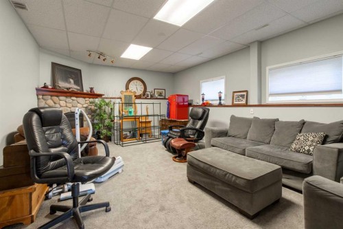 607 52 Avenue Close, Coalhurst, AB - Indoor