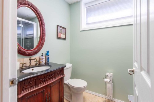 607 52 Avenue Close, Coalhurst, AB - Indoor Photo Showing Bathroom