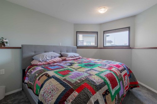 607 52 Avenue Close, Coalhurst, AB - Indoor Photo Showing Bedroom