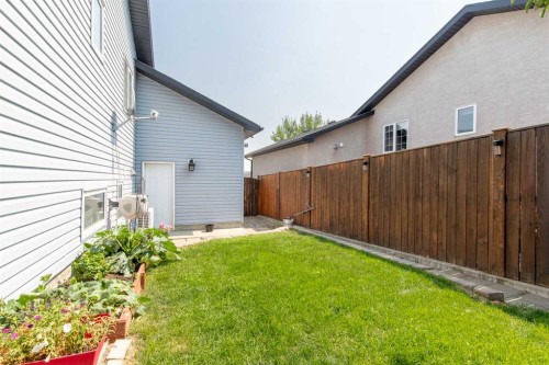 607 52 Avenue Close, Coalhurst, AB - Outdoor With Exterior