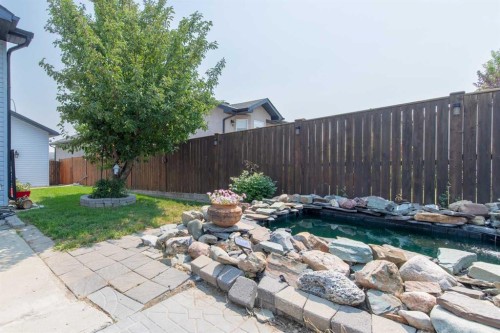 607 52 Avenue Close, Coalhurst, AB - Outdoor